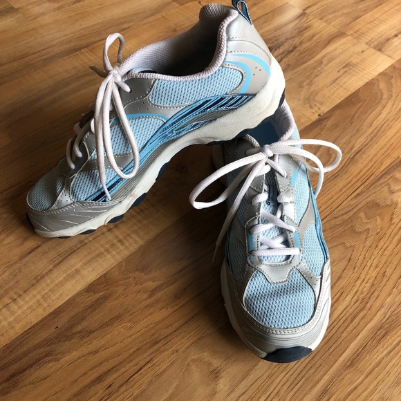 cross trekkers tennis shoes